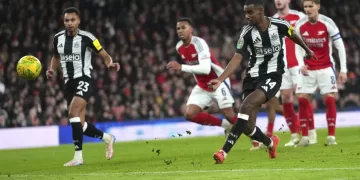 Isak strikes again as Newcastle beats Arsenal 2-0 in League Cup semifinal 1st leg 1 - Egyptian Gazette Isak strikes again as Newcastle beats Arsenal 2-0 in League Cup semifinal 1st leg