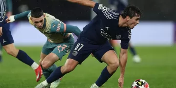 PSG push Manchester City to brink with stunning Champions League comeback