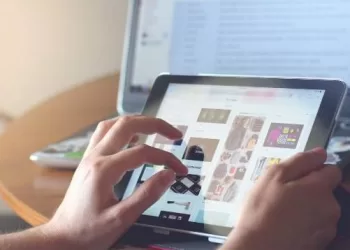 Apple sidelines AI news summaries due to errors