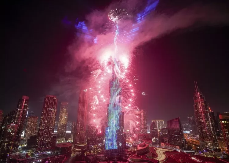 World welcomes 2025 with light shows, embraces and ice plunges 1 - Egyptian Gazette