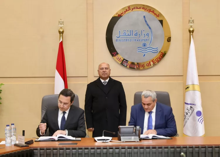 Minister of Industry and Transport Kamel el-Wazir attending the signing of a contract for the financing, design, construction, and maintenance of a dry port and logistics area in 10th Ramadan City.