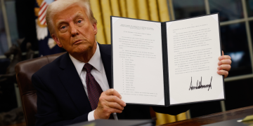 After taking office, Trump pardons 1,500 Jan. 6 defendants