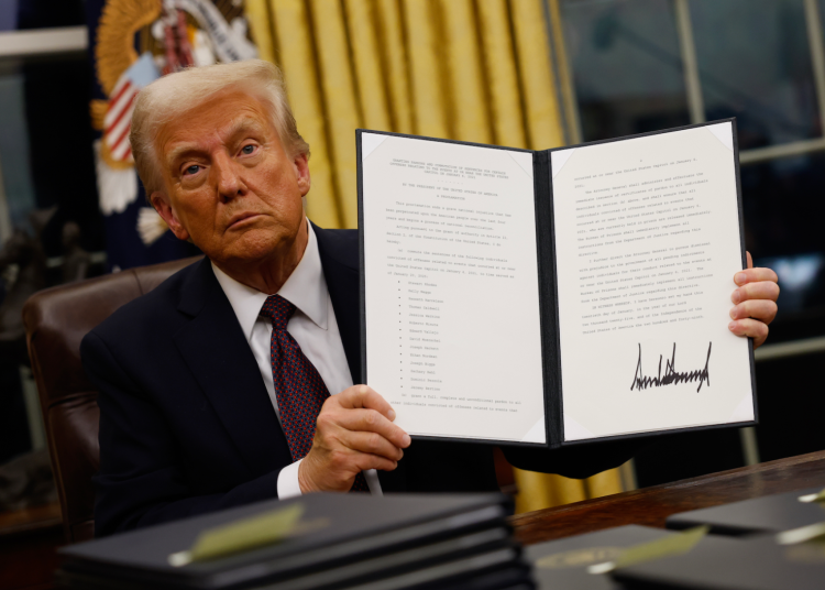 After taking office, Trump pardons 1,500 Jan. 6 defendants 1 - Egyptian Gazette