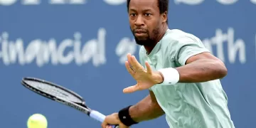 Monfils reaches Australian Open 4th round
