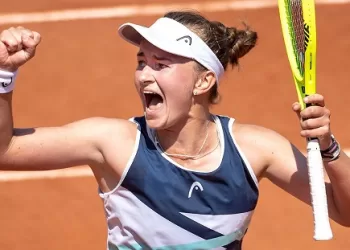 Medvedev reaches Dubai quarters