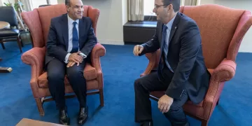 FM meets with US Senator Brian Schatz, lauds Egyptian-US ties