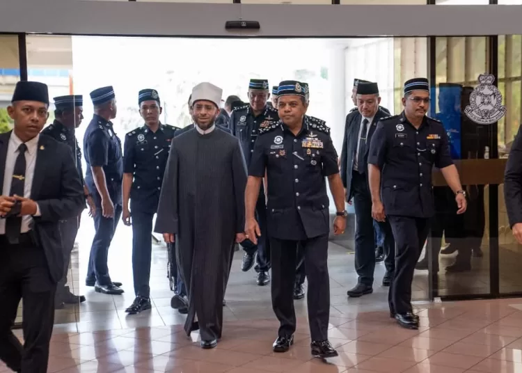 Azhari visits Royal Malaysian Police College 2 - Egyptian Gazette Azhari visits Royal Malaysian Police College 1 - Egyptian Gazette