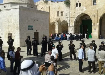 Scores of Israeli settlers barge into Al Aqsa Mosque
