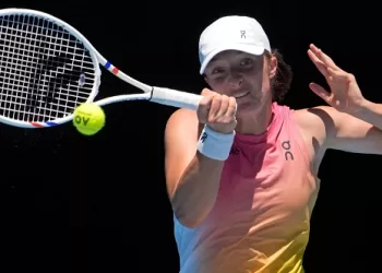 Swiatek reaches Qatar Open semis