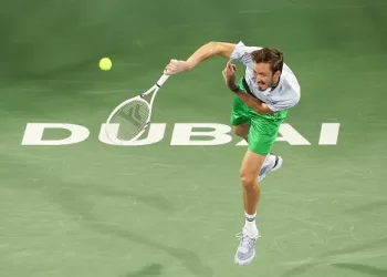 Medvedev crashes out in Dubai