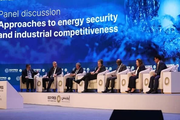 Petroleum min., Lukoil officials discuss investment opportunities 2 - Egyptian Gazette Petroleum min., Lukoil officials discuss investment opportunities 1 - Egyptian Gazette