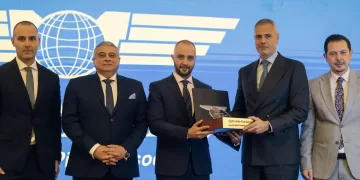 Egyptian Airline Pilots’ Association honors minister of civil aviation at annual Iftar