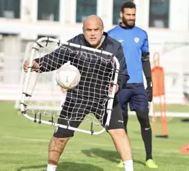 Legendary goalkeeper who defied challenges, made champions