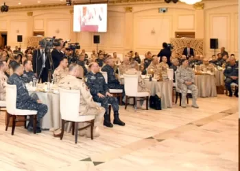 Sakr joins Naval Forces, N. Military Region personnel for Iftar 2 - Egyptian Gazette