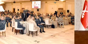 Sakr joins Naval Forces, N. Military Region personnel for Iftar 1 - Egyptian Gazette