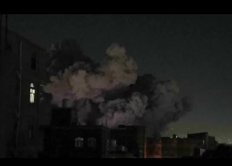 New US strikes against Houthi rebels kill at least 1 in Yemen 2 - Egyptian Gazette New US strikes against Houthi rebels kill at least 1 in Yemen 1 - Egyptian Gazette