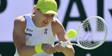 Swiatek advances at Indian Wells