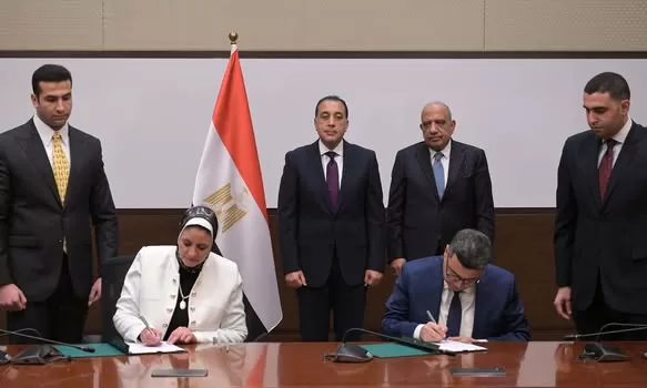 PM Moustafa Madbouli attending the signing of an agreement between the EETC and Siemens Gamesa for the construction of a 500-megawatt wind farm in the Gulf of Suez region.