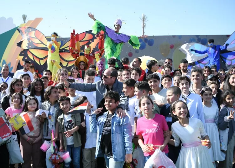 President Sisi performs Eid prayers, honors families of Armed Forces' Martyrs 2 - Egyptian Gazette President Sisi performs Eid prayers, honors families of Armed Forces' Martyrs 1 - Egyptian Gazette