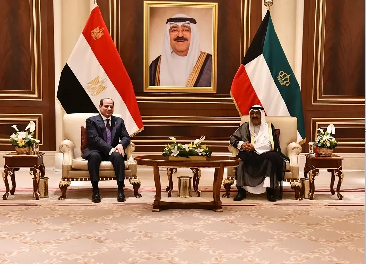Emir Mashaal welcomes Egyptian leader upon arrival in Kuwait 1 - Egyptian Gazette