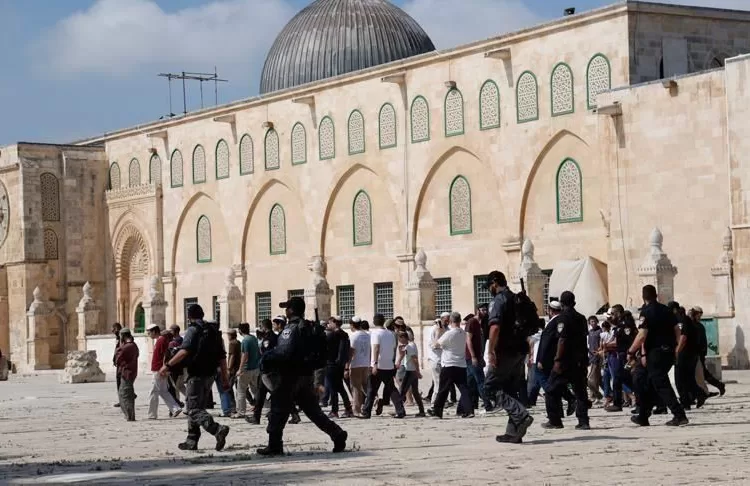 Extremist Israeli minister leads colonists' raid into Aqsa Mosque 2 - Egyptian Gazette Extremist Israeli minister leads colonists' raid into Aqsa Mosque 1 - Egyptian Gazette