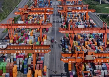 China warns countries against making trade deals with the US