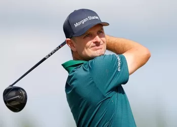 Rose clings to Masters lead