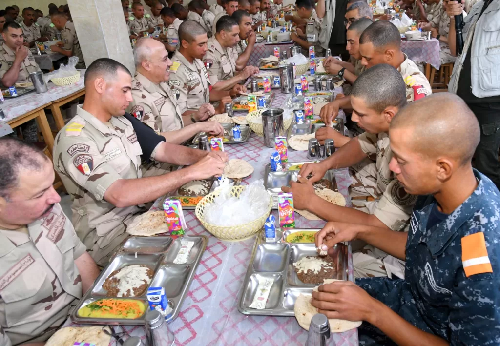 CoS inspects training facilities at NCO Institute 7 - Egyptian Gazette