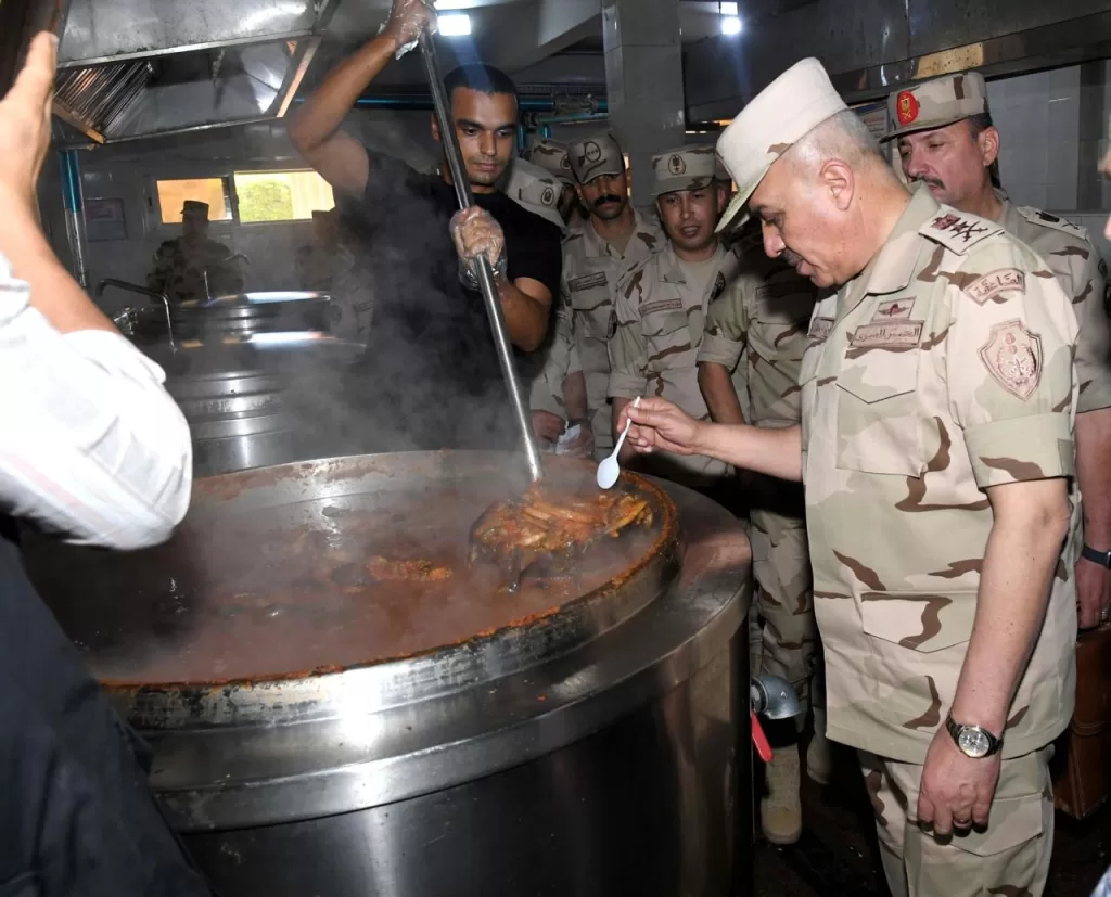 CoS inspects training facilities at NCO Institute 3 - Egyptian Gazette