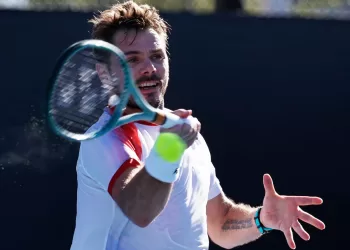 Wawrinka records first ATP Tour win of season in Bucharest