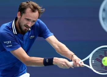 Medvedev scrapes through at Monte Carlo