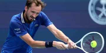 Medvedev scrapes through at Monte Carlo