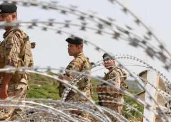 Lebanese army closes two border crossings with Syria