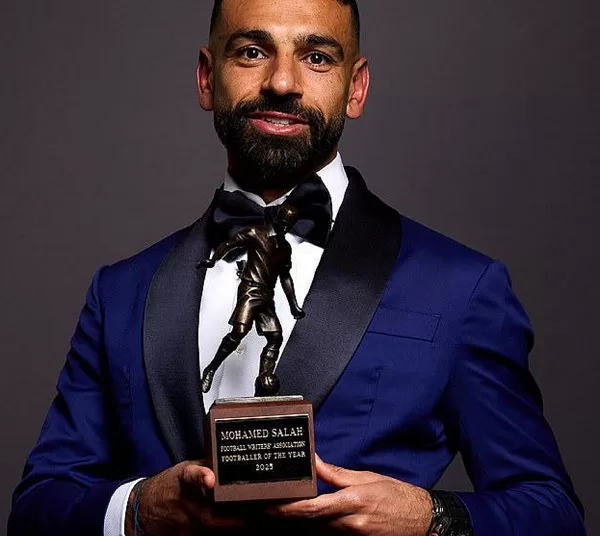Salah wins FWA Footballer of the Year trophy 1 - Egyptian Gazette
