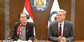 Ministers of petroleum, environment discuss ways to reduce carbon emissions in Egypt