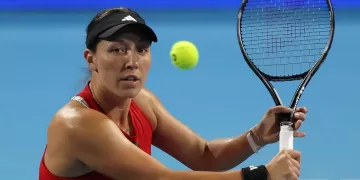 Pegula, Gauff advance in Paris