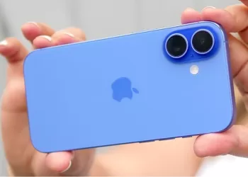 Apple considers raising iPhone prices