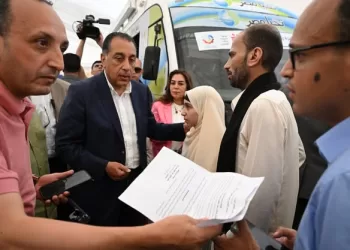 PM inspects “Decent Life” service convoy in Beheira