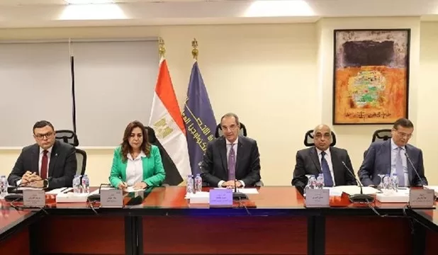CIT Min. discusses national property ID rollout 2 - Egyptian Gazette CIT Min. discusses national property ID rollout 1 - Egyptian Gazette