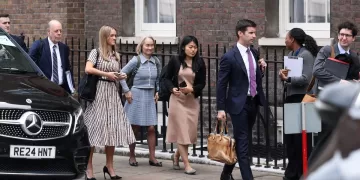 US and Chinese officials meet in London for pivotal trade talks