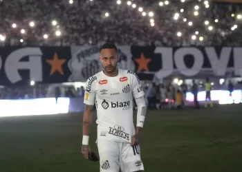 Neymar extends contract with Santos until the end of 2025