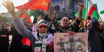 Iran threatens US bases after strikes