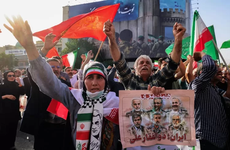 Iran threatens US bases after strikes 1 - Egyptian Gazette Iranians wave flags and placards during a rally protesting the US attack on Iran in Enghelab Square in Tehran on June 22, 2025.