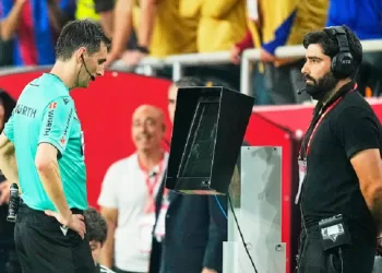 Eye-level cams for CWC refs