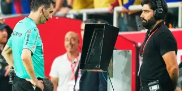 Eye-level cams for CWC refs