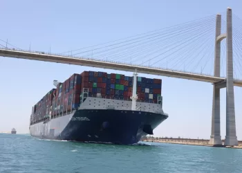 Giant container ships begin gradual return to Suez Canal