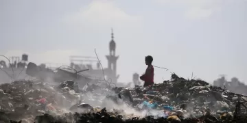 Peace on pause, war drags on