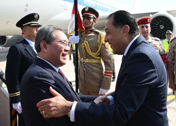 PM receives Chinese premier at Cairo Int’l Airport
