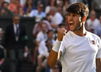 Alcaraz steamrolls Norrie as Sabalenka scrapes through Wimbledon thriller to reach semis