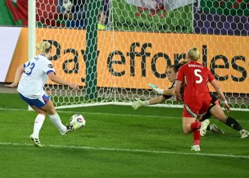 England, France reach Euro quarters